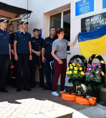 У Миколаєві відкрили меморіальну дошку, що увічнює пам&#039;ять рятувальника - Євгенія Зінкевича