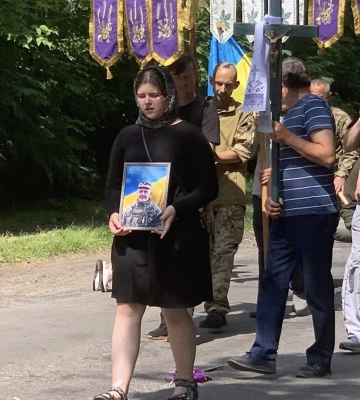 У червні мав бути день народження: у Луцькому районі сотні людей попрощалися з Героєм Леонідом Прокопчуком