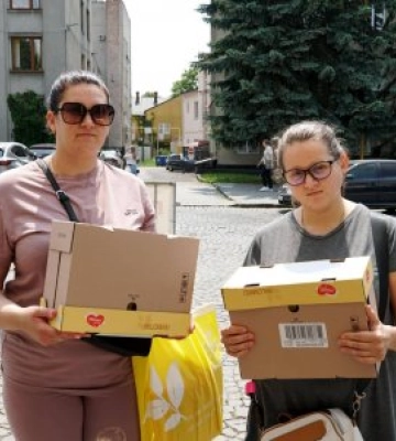 Допомога переселенцям в Ужгороді від волонтерів &quot;Совиного гнізда&quot; продовжується
