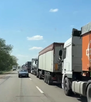 Медики показали автохама, який на трасі Одеса-Рені перешкоджав їх роботі (відео)