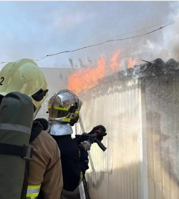 У Сумах вогнеборці запобігли масштабній пожежі у житловому секторі (відео)