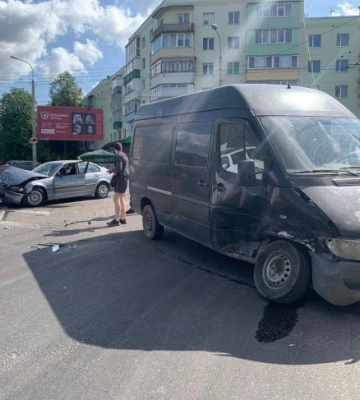 На перехресті на Північному у Рівному зіткнулись &quot;Мерседес&quot; та &quot;БМВ&quot; (ФОТО, ВІДЕО)