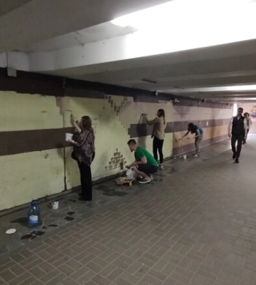 Жители Киева сами перекрасили подземный переход в другой цвет