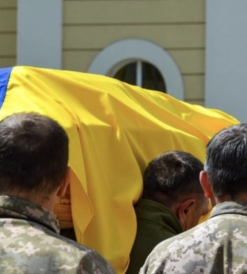 Між священниками ПЦУ та УПЦ стався конфлікт на похороні військовослужбовця ЗСУ