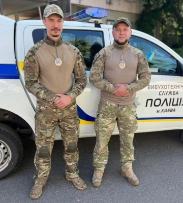 У Києві поліцейські винесли з палаючої будівлі ворожий боєприпас