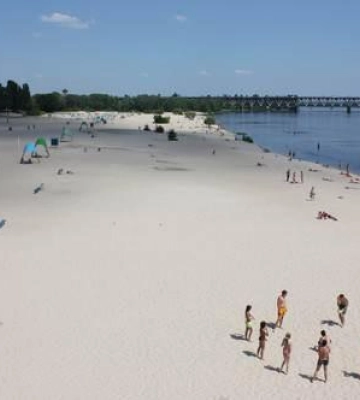 Ремонт дитмайданчиків у Полтаві та небезпека на кременчуцьких пляжах — головне за 3 червня