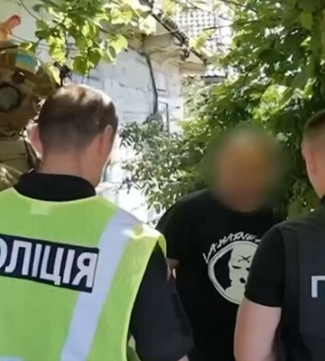 На Хмельниччині злочинну групу викрито на вимаганні грошей та збуті наркотиків (ВІДЕО)