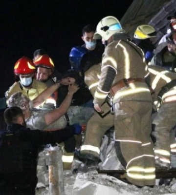 Із-під завалів будинку на Дніпропетровщині за ніч врятували чотирьох людей