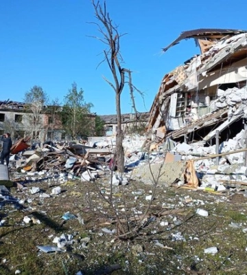 Загинула 2-річна дитина: що відомо про ракетний удар по передмістю Дніпра
