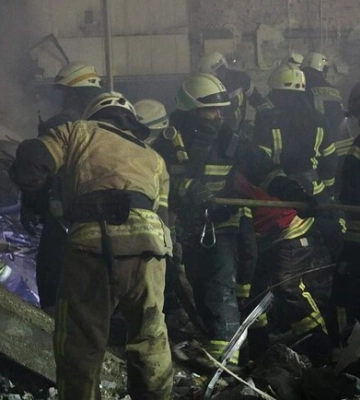 Спасатели рассказали о последствиях удара по пригороду Днепра