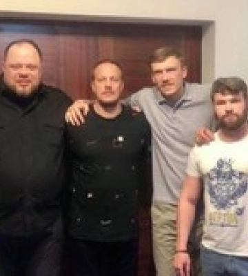 Спікер Верховної ради зустрівся у Туреччині зі звільненими захисниками Маріуполя
