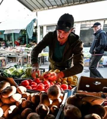 У Запоріжжі на ринках продають городину, вирощену під обстрілами