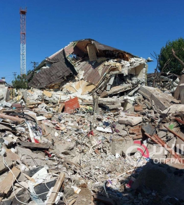 В Подгородном всю ночь разбирали завалы на месте ракетного удара: ситуация на утро после атаки