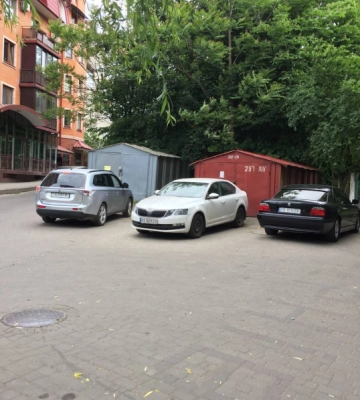 Встановлюють власників та визначають законність: у Чернівцях  перевіряють старі гаражі