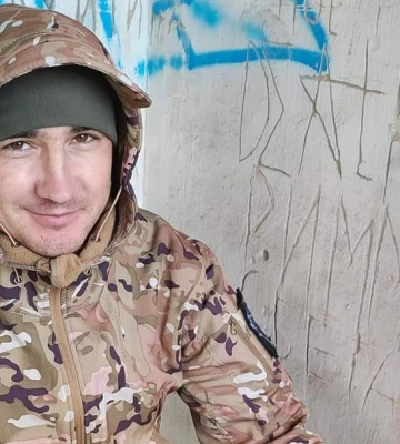 На Волині всіх гостей на свої іменини Герой зустрічав... із меморіальної дошки (Фото)