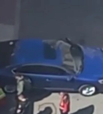 У Києві людина впала з трансформаторної будки, відео