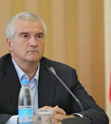 Зрадник Аксьонов заявив про нічну атаку дронами на Крим: 5 БПЛА нібито збито, 4 - заглушено