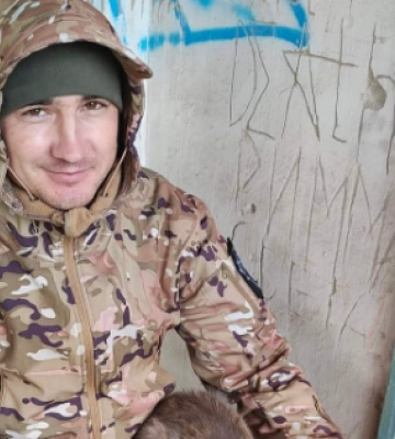 На Волині всіх гостей на свої іменини Герой зустрічав... із меморіальної дошки (Фото)