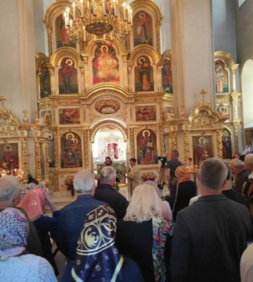 У кропивницькому храмі, який раніше орендувала УПЦ мп, вперше відслужив церковну службу архієпископ ПЦУ (фоторепортаж)