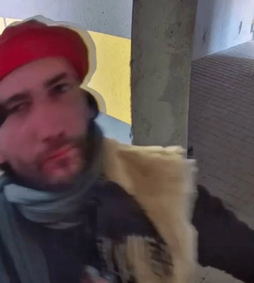 У Миколаєві поліція знайшла вандала, який пошкодив зупинку-укриття