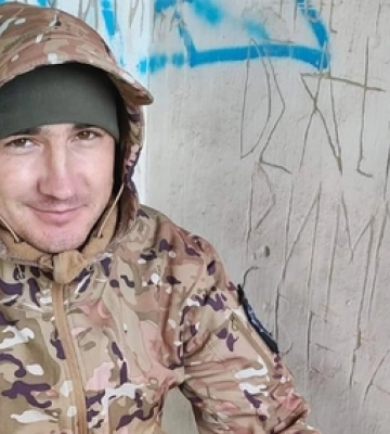 На Волині всіх гостей на свої іменини Герой зустрічав... із меморіальної дошки (Фото)