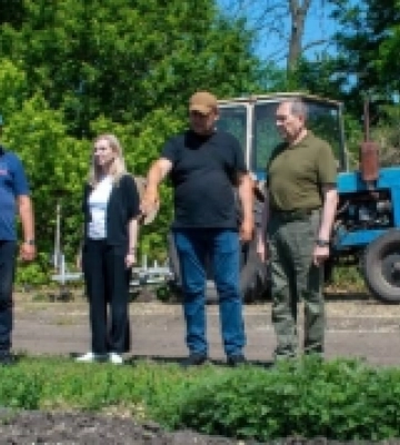 Херсонський фермер вирощує кавуни на Кіровоградщині