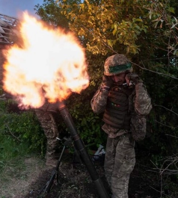 Як &quot;Айдар&quot; на саморобному &quot;Граді&quot; криє вогнем росіян на Бахмутському напрямку. СУСПІЛЬНЕ | ВІДЕОНОВИНИ