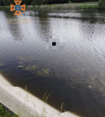У Кропивницькому з річки дістали потопельника
