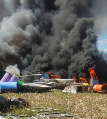 Під Києвом ліквідували пожежу на полі