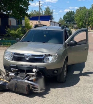 На Київщині двоє підлітків на мотоциклі зіткнулись з легковиком, їх госпіталізували