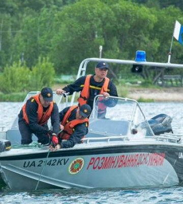 Техніка, зброя і боєприпаси: ДСНСники дивують знахідками у воді на пляжах Миколаївщини