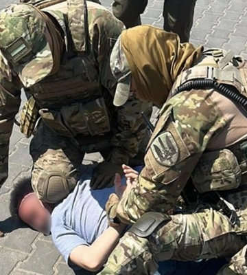 Начальника відділу Одеської митниці поліція взяла на отриманні хабаря від іноземця (ВІДЕО)