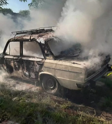 На Дніпропетровщині палаючий автомобіль підпалив гараж
