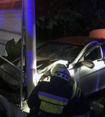 Смертельна ДТП у Дніпрі: водій на Hyundai Sonata влетів у стелу АЗС