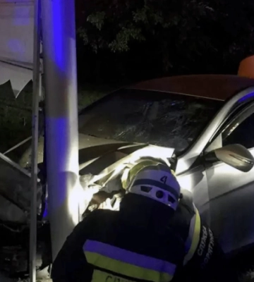 У Дніпрі на Набережній Заводській Hyundai врізався в стелу АЗС: водій загинув