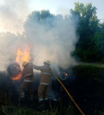 У селі на Лубенщині горіла автівка: обставини з’ясовує поліція