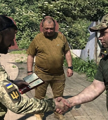 Бойцов 17-й танковой криворожской бригады наградили государственными наградами