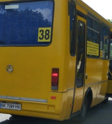 «Розвелося вас тут», — водій маршрутки у Рівному нахамив матері полеглого на війні Героя