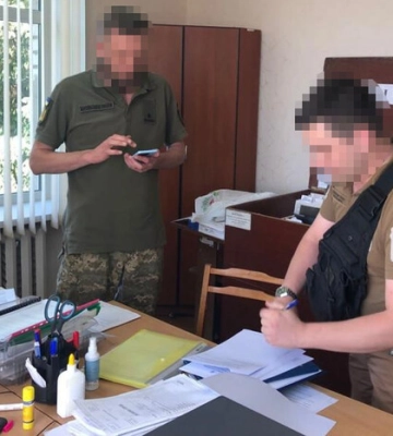 За $6-10 тис. до Молдови чи Угорщини: начальника військкомату на Київщині підозрюють у переправленні ухилянтів за кордон