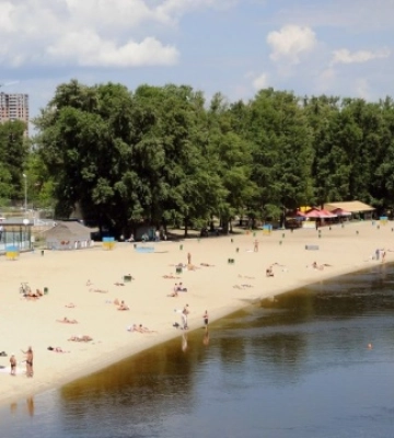 У Києві температура води у Дніпрі прогрілася до 20°
