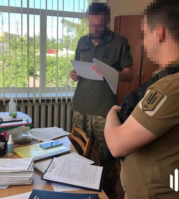 ГБР разоблачило схему продажи поддельных документов для выезда за границу на тысячи долларов