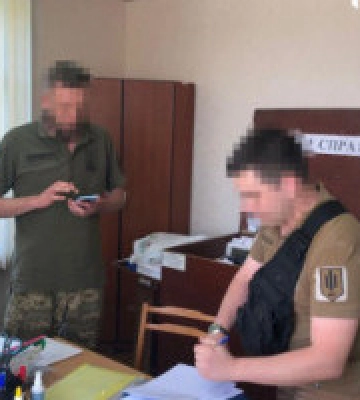 На Київщині на хабарництві викрили посадовця військкомату