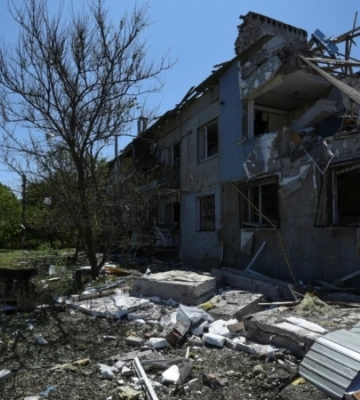 Шестеро поранених внаслідок ракетного удару по передмістю Дніпра перебувають в лікарні: у якому вони стані