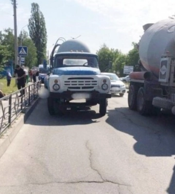 У Вінниці під колесами вантажівки загинула 16-річна дівчина