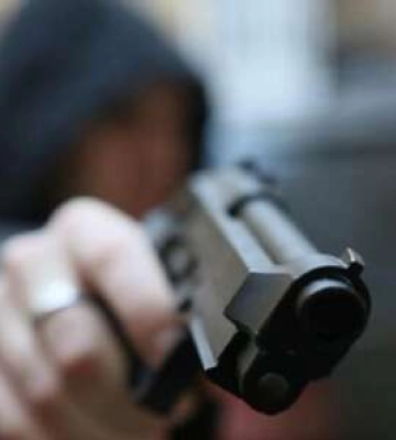 Погрожували пістолетом: у Луцькому районі троє розбійників пограбували жінку