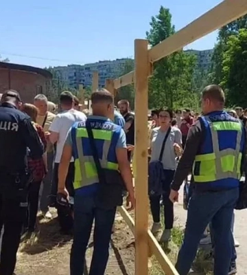 У Дніпрі мешканці ж/м Перемога вийшли на мітинг проти забудови коси