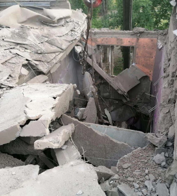 Російський обстріл Нікополя: з-під завалів дістали тіла двох загиблих