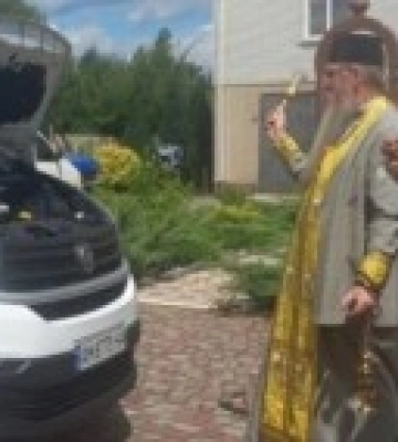 На Житомирщині віруючі УПЦ купили автомобіль для ЗСУ