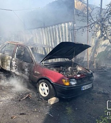 У Кривому Розі горів гараж з авто всередині
