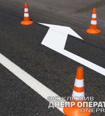 У Дніпрі на проїзді Гальченка оновлюють дорожню розмітку: відео